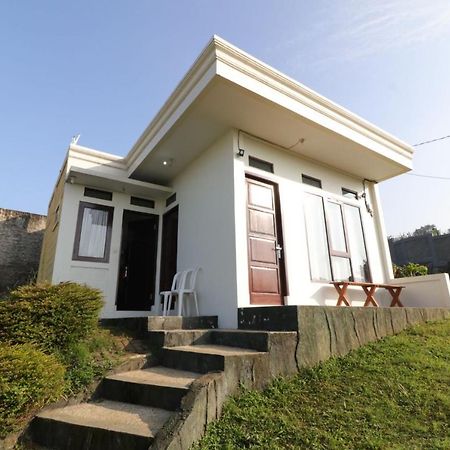 Lembur Incu Syariah Villa & Resto レムバン エクステリア 写真