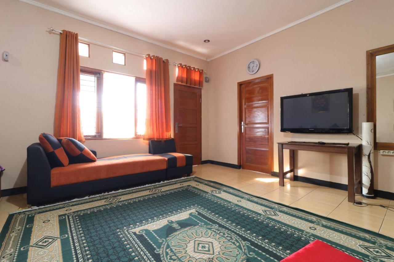 Lembur Incu Syariah Villa & Resto レムバン エクステリア 写真