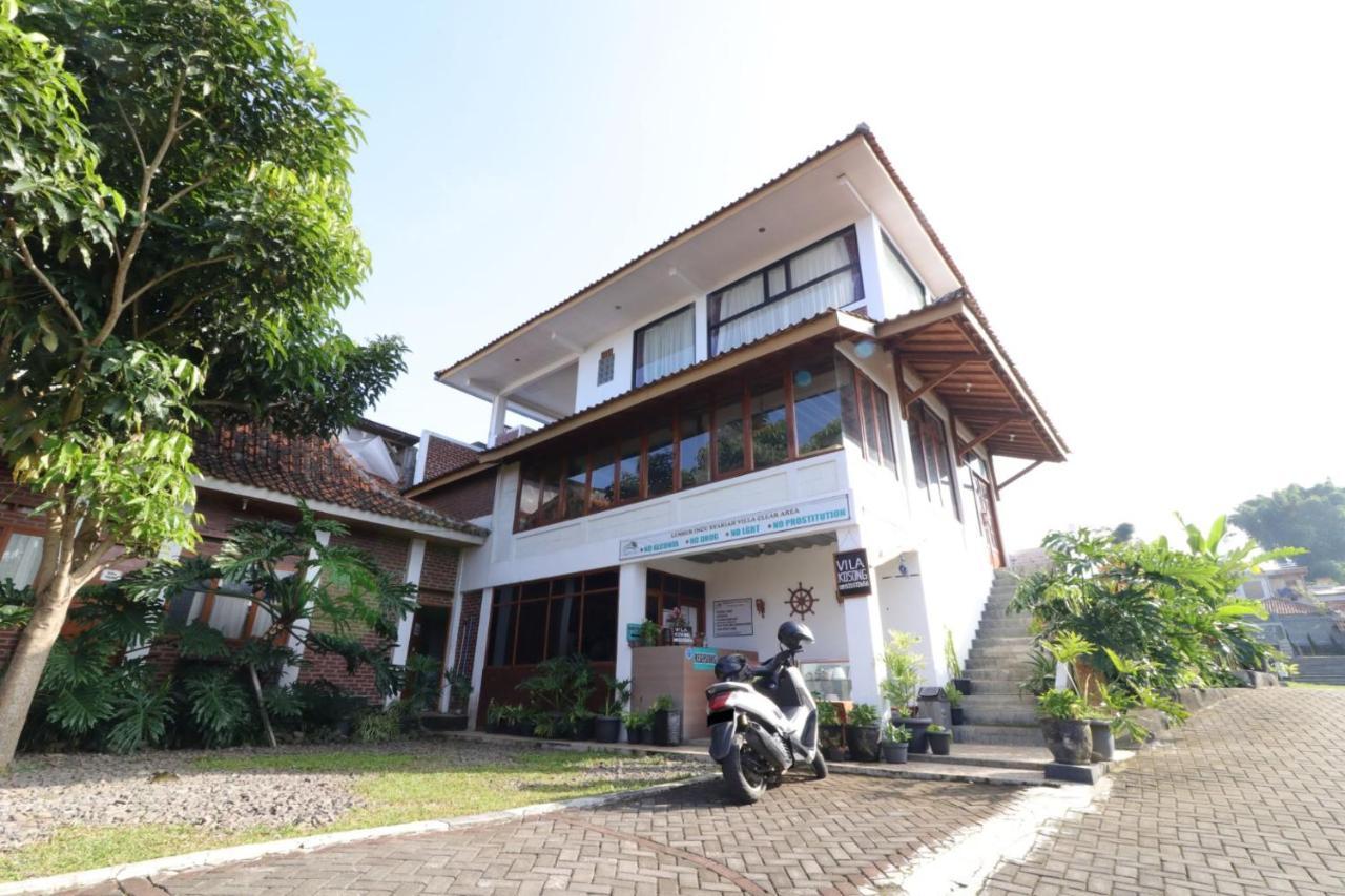 Lembur Incu Syariah Villa & Resto レムバン エクステリア 写真