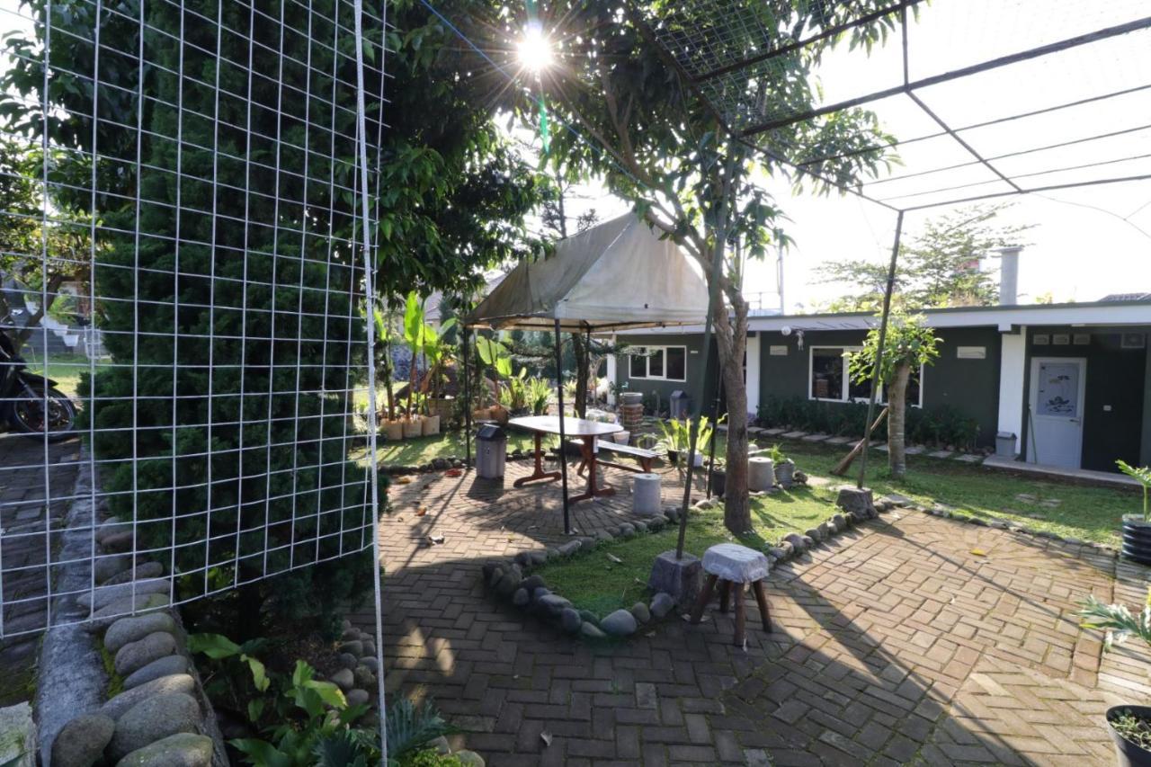 Lembur Incu Syariah Villa & Resto レムバン エクステリア 写真
