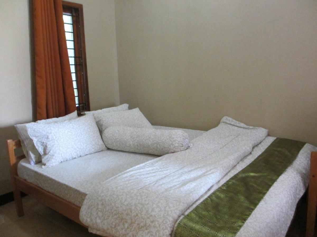 Lembur Incu Syariah Villa & Resto レムバン エクステリア 写真