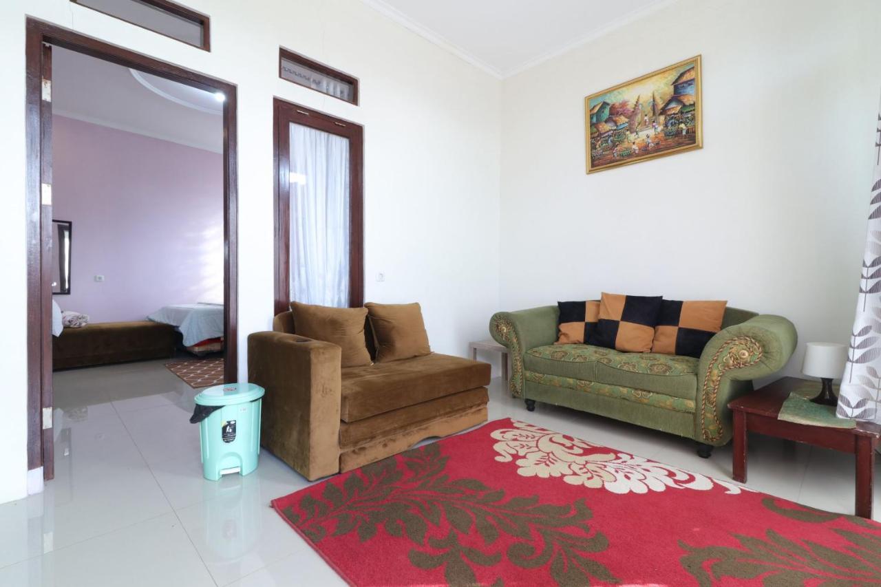 Lembur Incu Syariah Villa & Resto レムバン エクステリア 写真