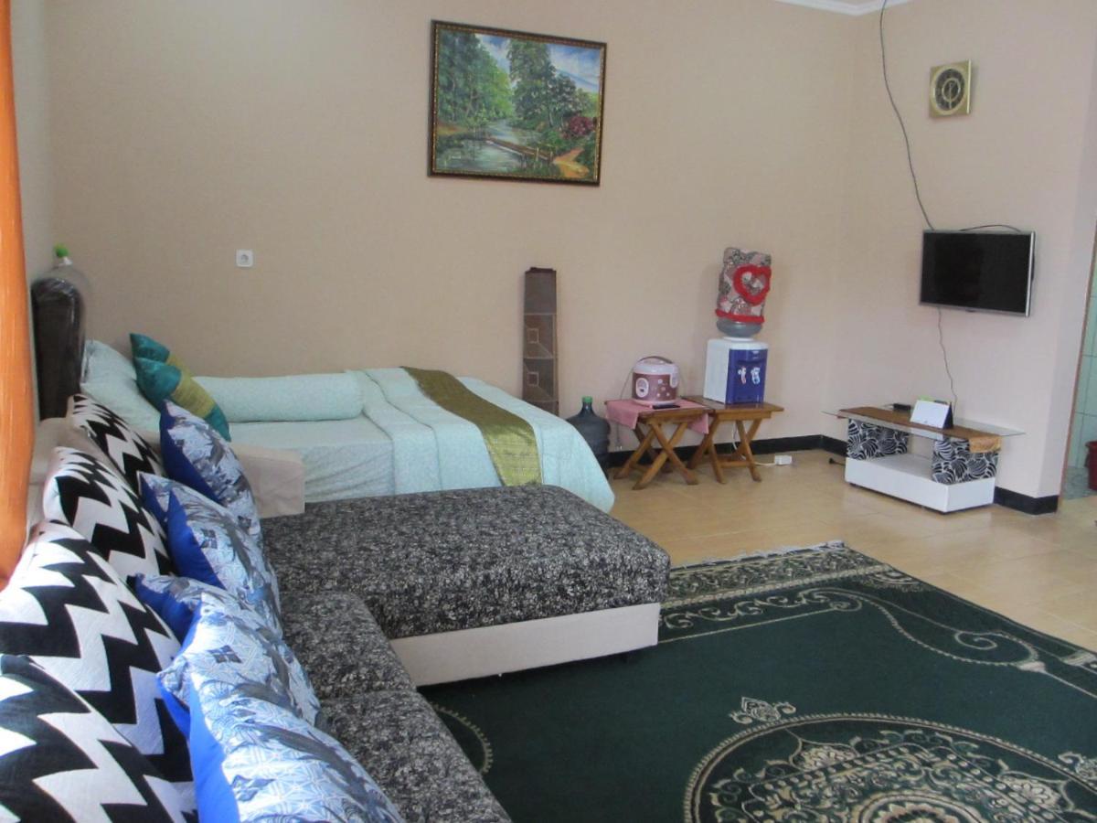 Lembur Incu Syariah Villa & Resto レムバン エクステリア 写真